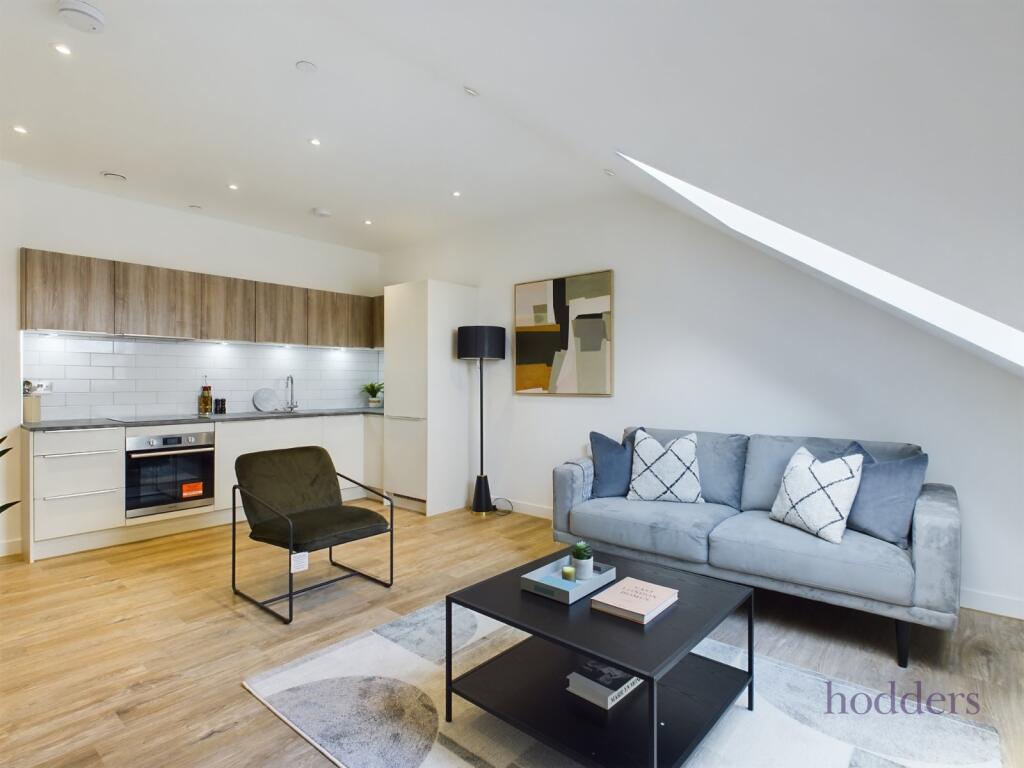 2 bed Apartment for rent in Staines-upon-Thames. From Hodders - Chertsey