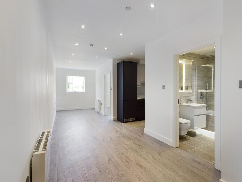 1 bed Apartment for rent in Addlestone. From Hodders - Chertsey 1 bed Apartment for rent in Addlestone. From Hodders - Chertsey