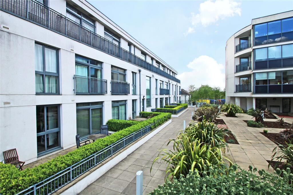 2 bed Apartment for rent in Chertsey. From Hodders - Chertsey