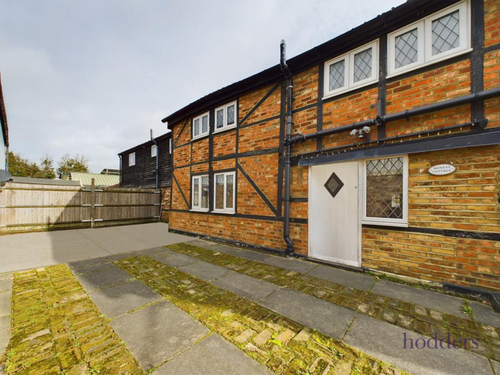 2 bed Annexe for rent in Ottershaw. From Hodders - Chertsey