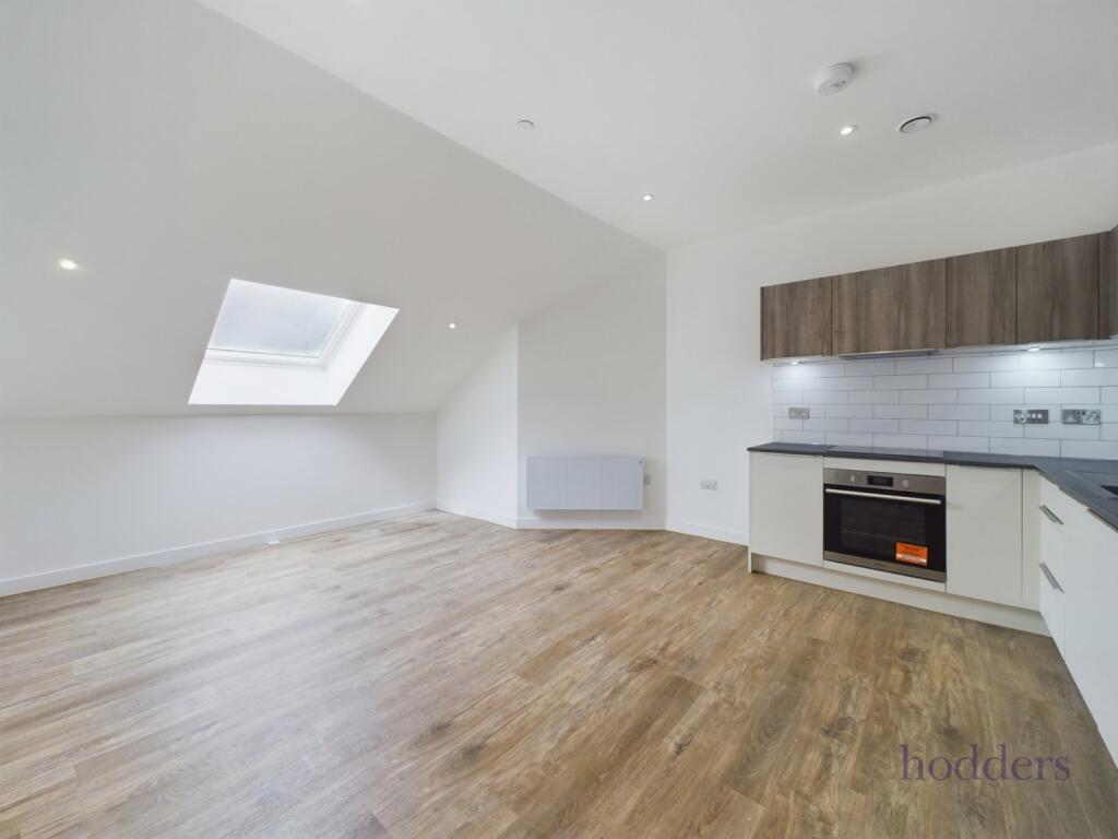 1 bed Apartment for rent in Staines-upon-Thames. From Hodders - Chertsey