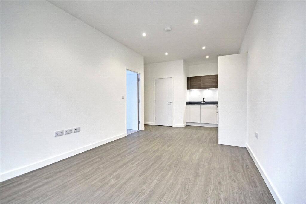 1 bed Apartment for rent in Egham. From Hodders - Chertsey