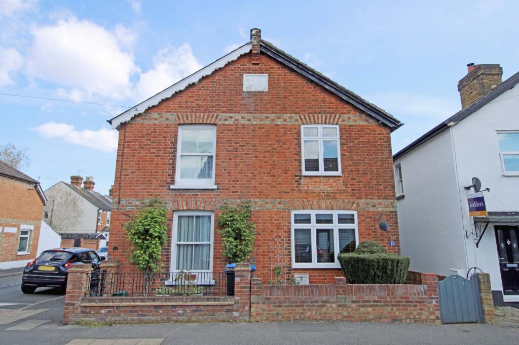 2 bed Semi Detached for rent in Chertsey. From Hodders - Chertsey 2 bed Semi Detached for rent in Chertsey. From Hodders - Chertsey
