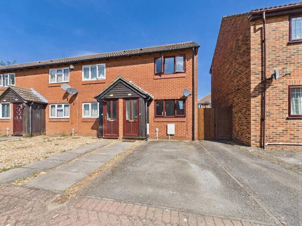 1 bed End of Terrace for rent in Addlestone. From Hodders - Chertsey