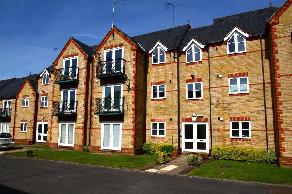 2 bed Apartment for rent in Egham. From Hodders - Chertsey