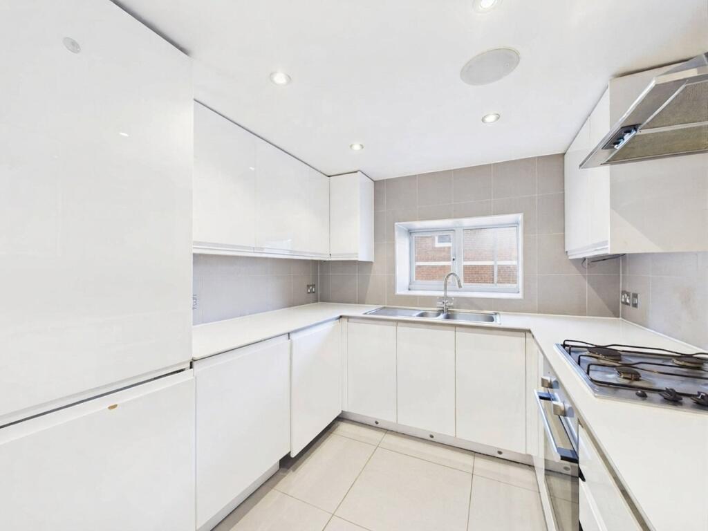 2 bed Duplex for rent in Chertsey. From Hodders - Chertsey 2 bed Duplex for rent in Chertsey. From Hodders - Chertsey