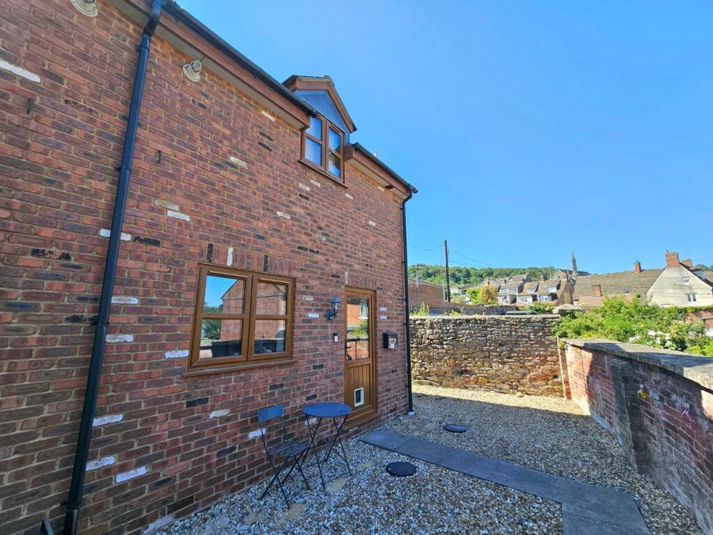 1 bed Detached for rent in Wotton-under-Edge. From Hunters - Dursley 1 bed Detached for rent in Wotton-under-Edge. From Hunters - Dursley