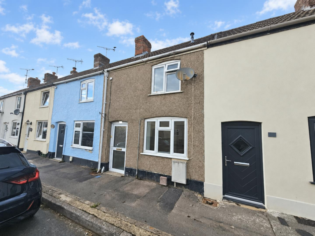 2 bed Cottage for rent in Kingswood. From Hunters - Dursley 2 bed Cottage for rent in Kingswood. From Hunters - Dursley
