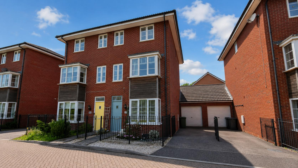 4 bed Detached for rent in Shillingford Abbot. From Hunters - Exeter 4 bed Detached for rent in Shillingford Abbot. From Hunters - Exeter
