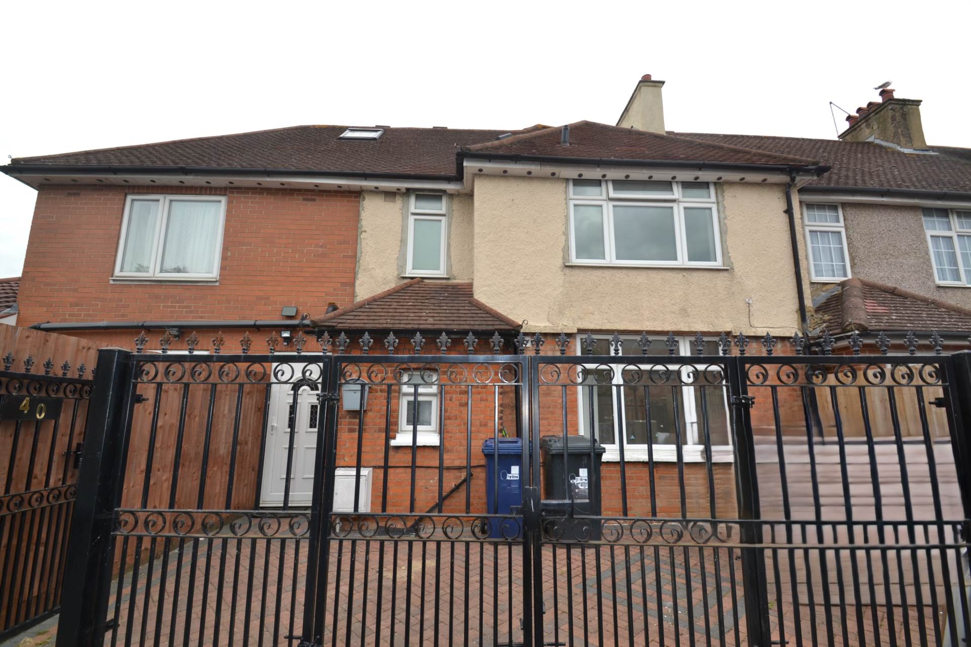 5 bed Semi-Detached House for rent in London. From Sutherland Estates
