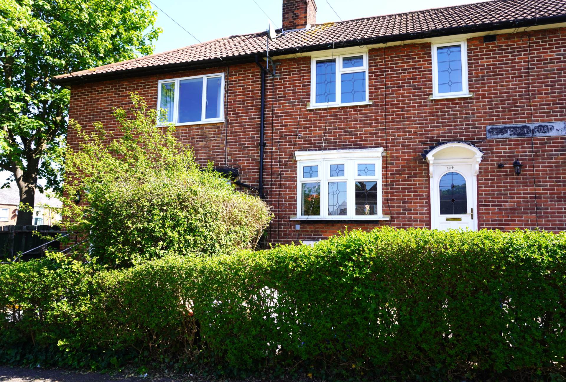 3 bed Mid Terraced House for rent in Greenford. From Sutherland Estates