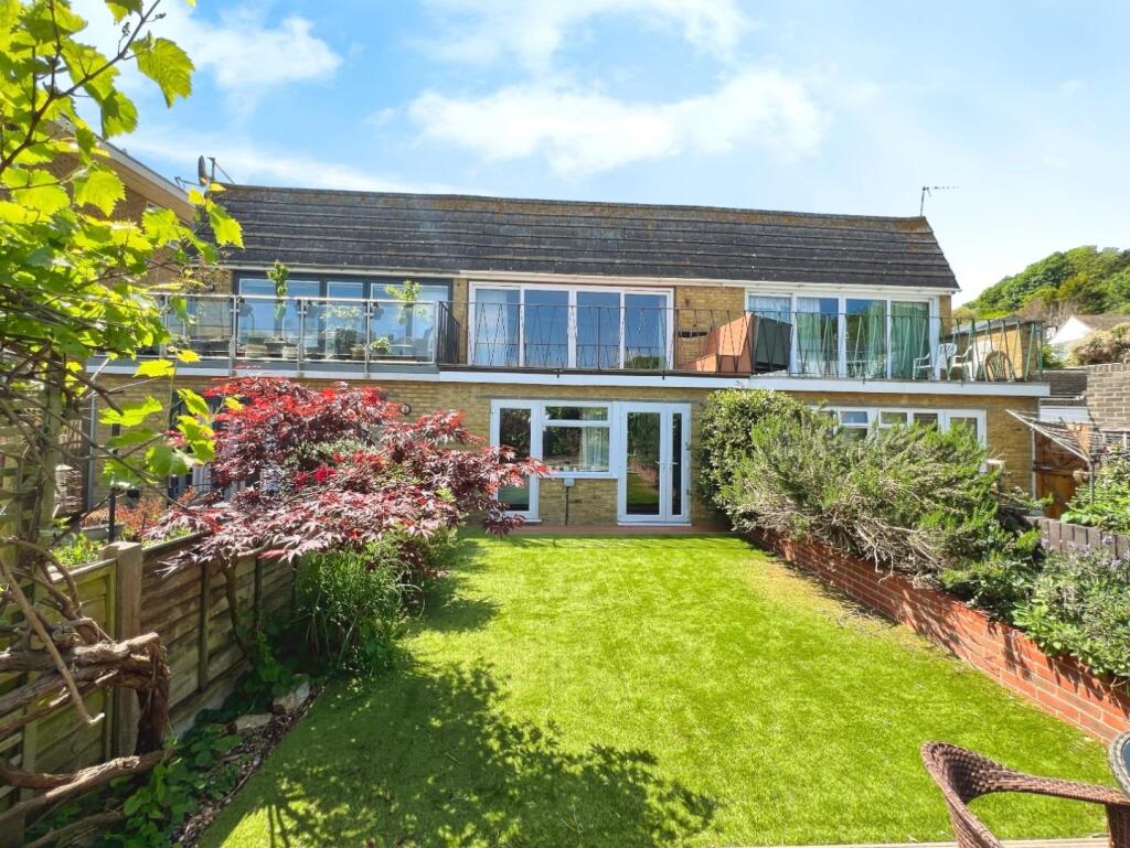 2 bed Mid Terraced House for rent in Folkestone. From Hunters - Folkestone