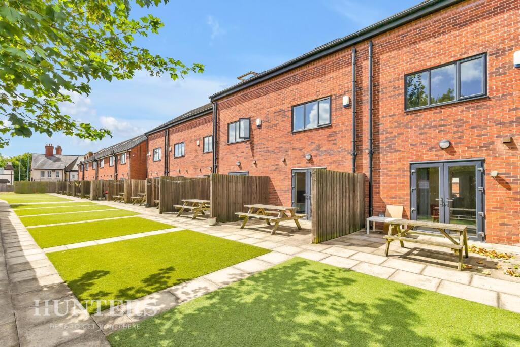 4 bed Town House for rent in Charlestown. From Hunters - Oldham 4 bed Town House for rent in Charlestown. From Hunters - Oldham