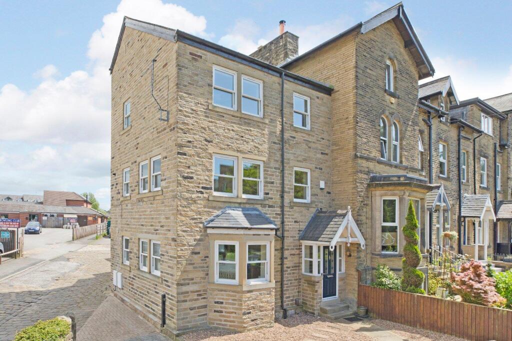 4 bed End of Terrace for rent in Ilkley. From Hunters - Otley & Ilkley 4 bed End of Terrace for rent in Ilkley. From Hunters - Otley & Ilkley