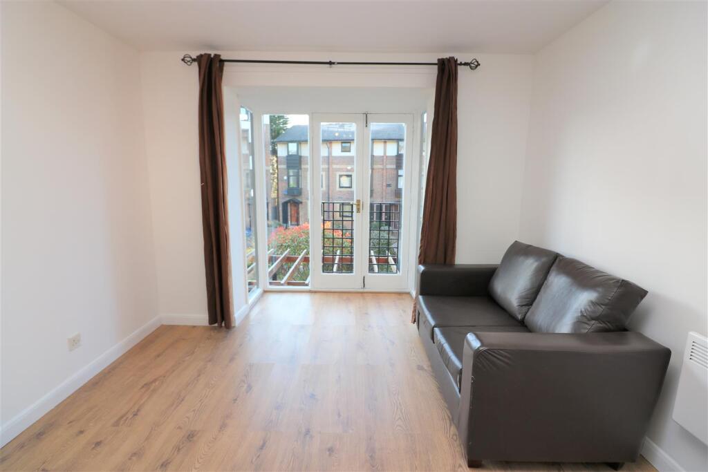 1 bed Apartment for rent in Poplar. From Franklyn James - Limehouse and Wapping