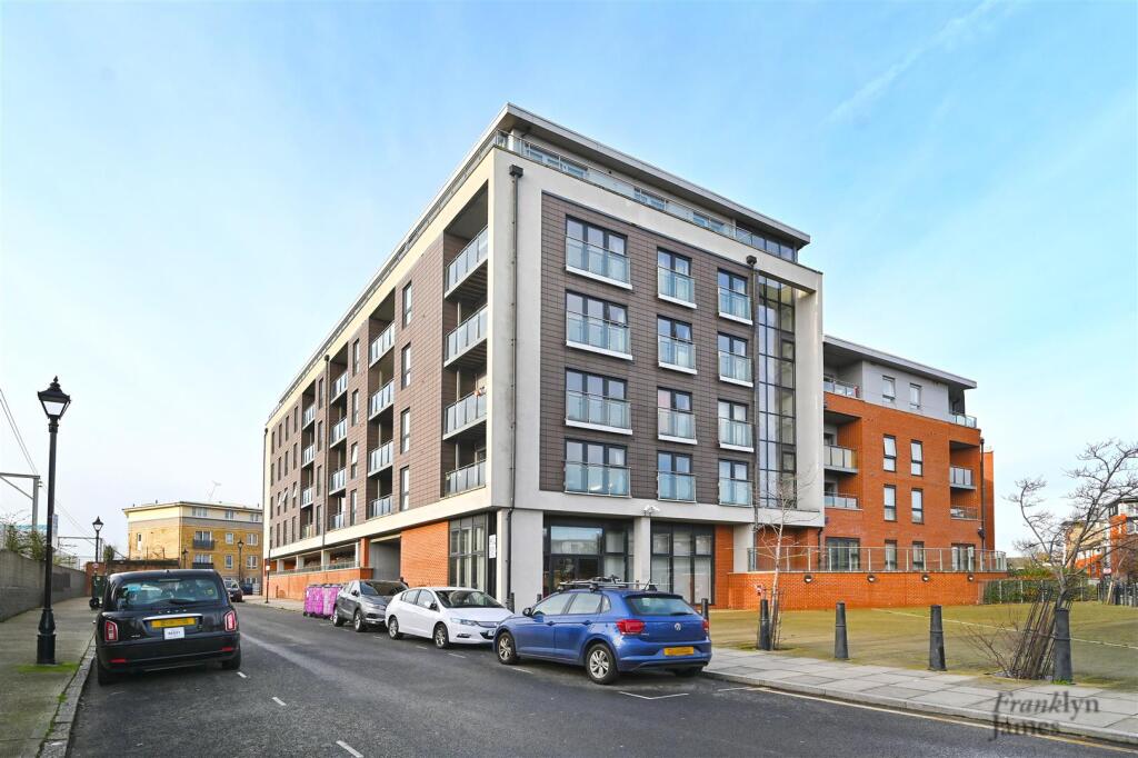 1 bed Apartment for rent in Bow. From Franklyn James - Limehouse and Wapping