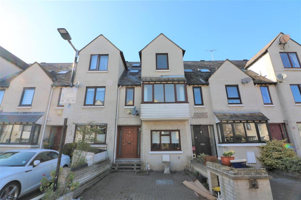 4 bed Mid Terraced House for rent in Poplar. From Franklyn James - Limehouse and Wapping