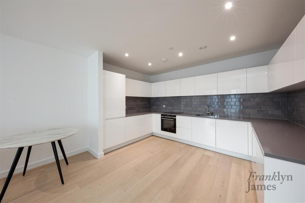 3 bed Apartment for rent in Woolwich. From Franklyn James - Limehouse and Wapping