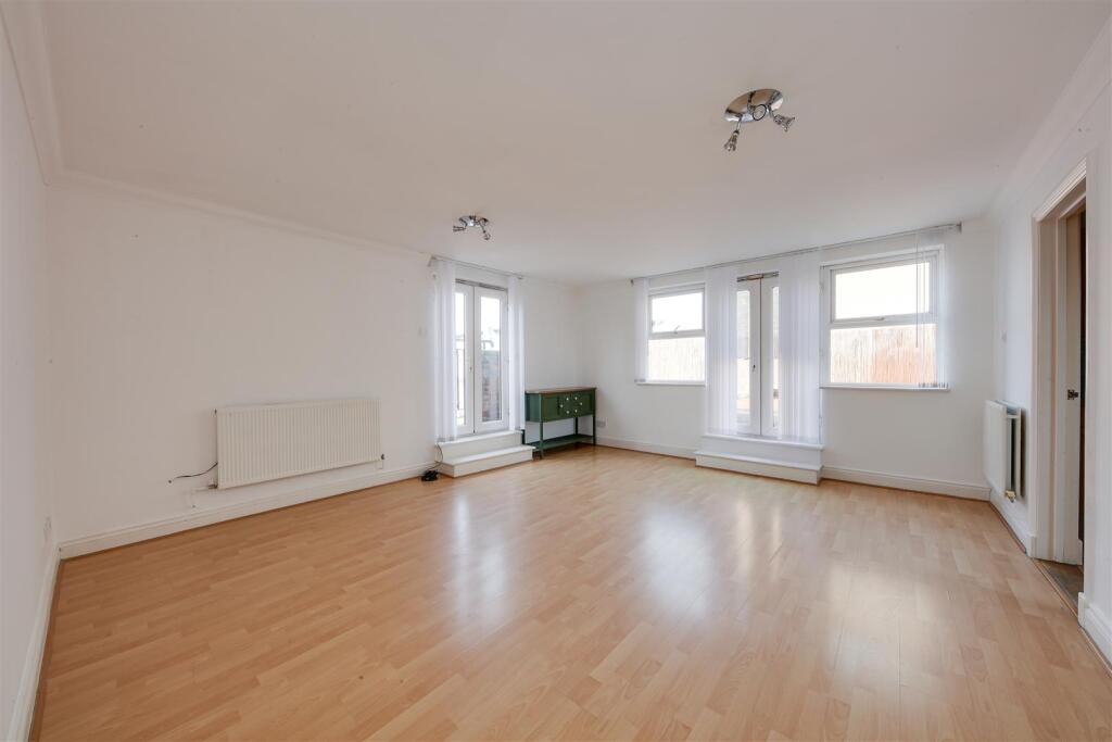2 bed Apartment for rent in Poplar. From Franklyn James - Limehouse and Wapping