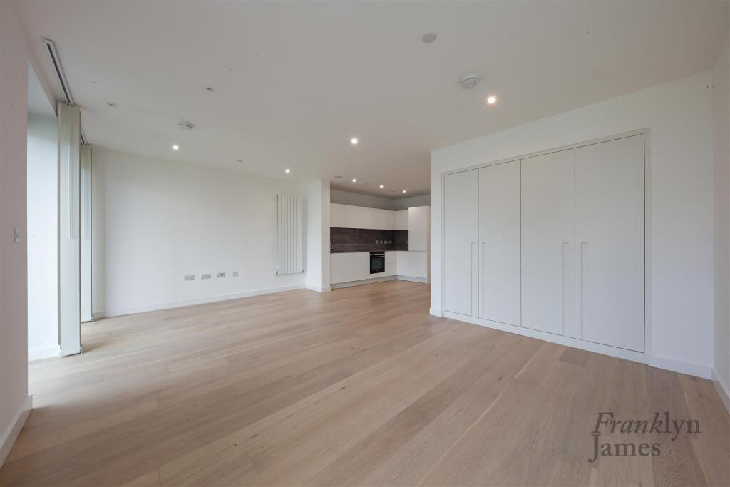 4 bed Apartment for rent in Woolwich. From Franklyn James - Limehouse and Wapping