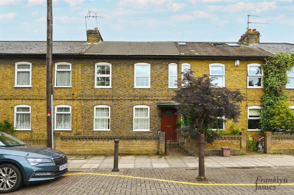 3 bed Detached for rent in London. From Franklyn James - Limehouse and Wapping