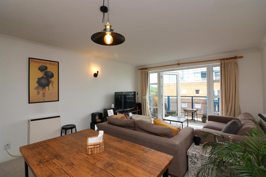 2 bed Apartment for rent in Stepney. From Franklyn James - Limehouse and Wapping