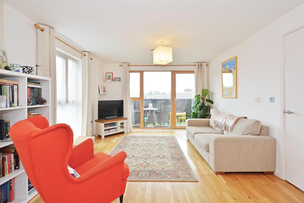 3 bed Apartment for rent in Greenwich. From Franklyn James - Limehouse and Wapping