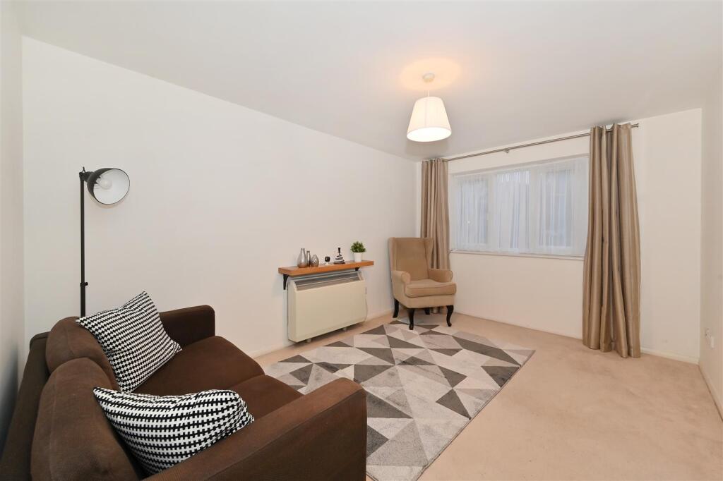 1 bed Apartment for rent in Poplar. From Franklyn James - Limehouse and Wapping 1 bed Apartment for rent in Poplar. From Franklyn James - Limehouse and Wapping