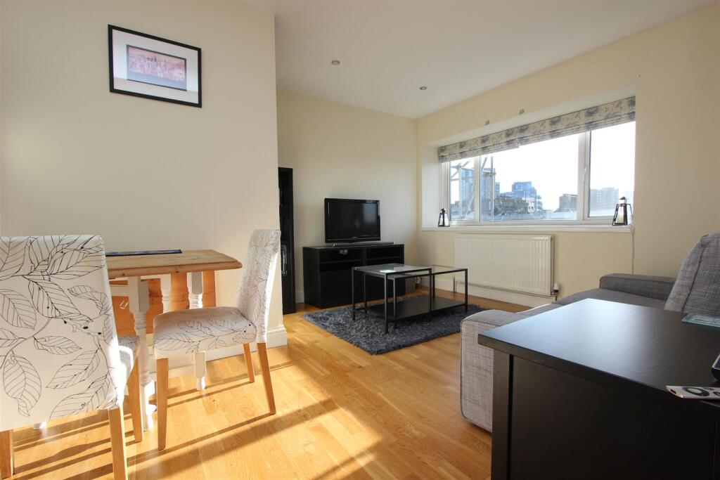 2 bed Apartment for rent in Greenwich. From Franklyn James - Limehouse and Wapping