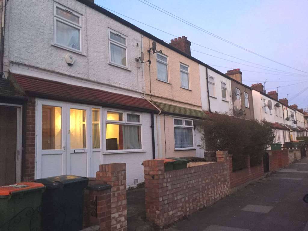 3 bed Mid Terraced House for rent in London. From Bryants Estate Agents