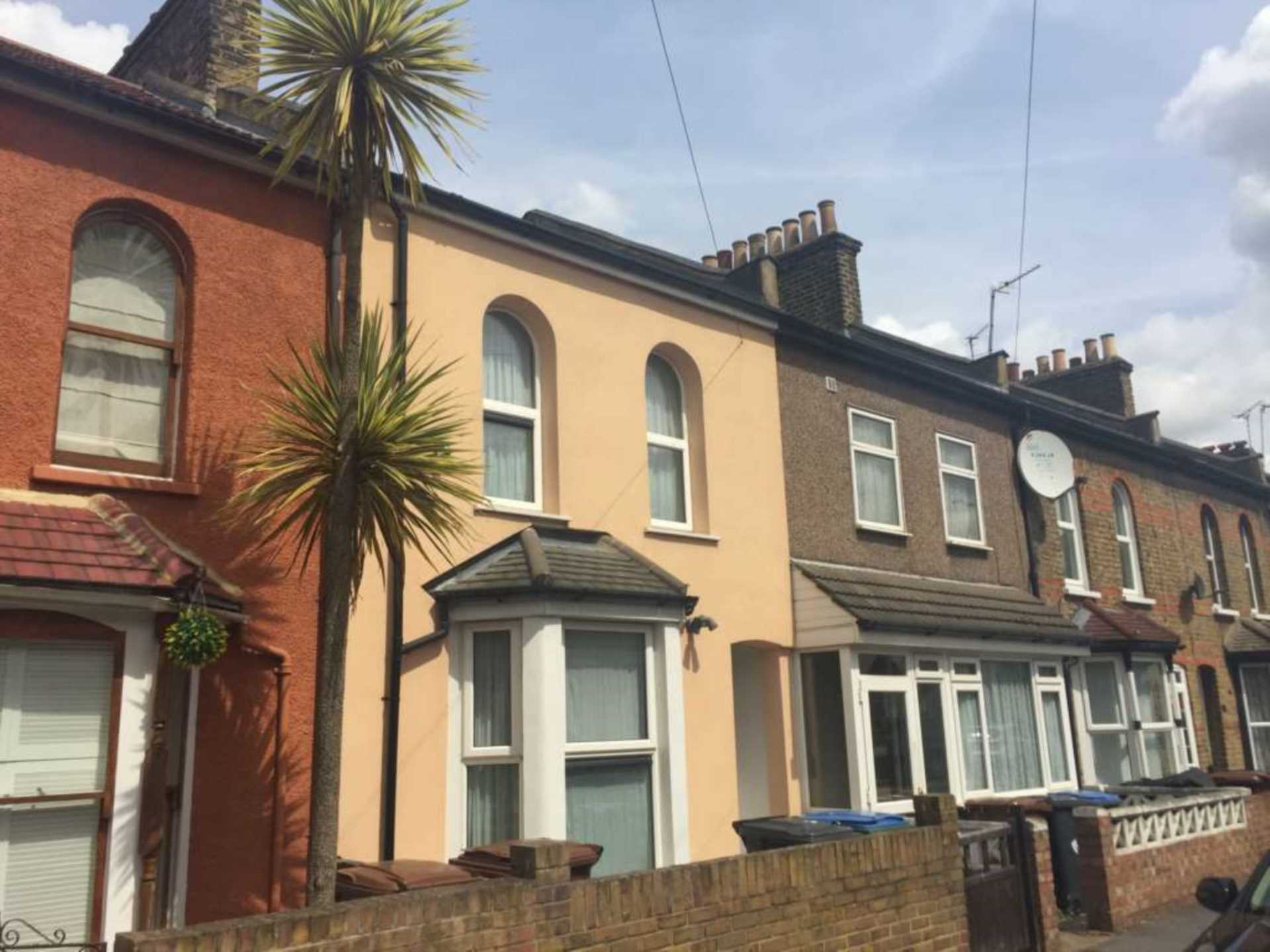 2 bed Mid Terraced House for rent in London. From Bryants Estate Agents