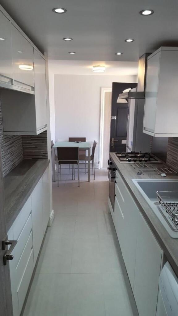 3 bed Mid Terraced House for rent in Reading. From Hunters - Reading