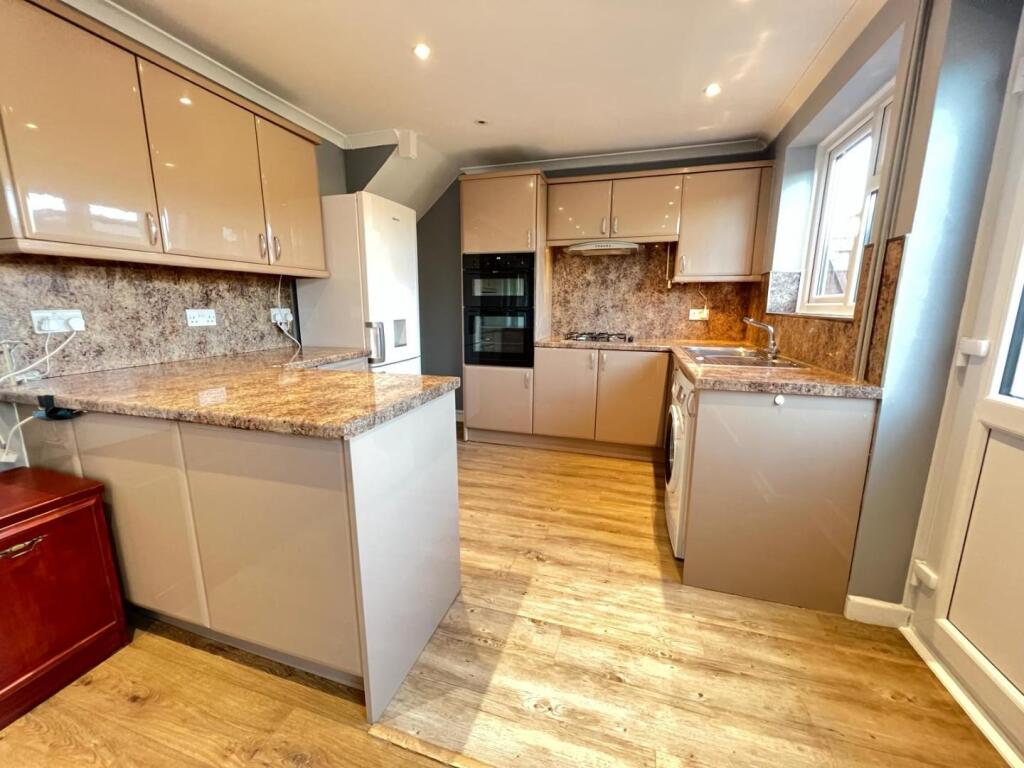 3 bed Semi Detached for rent in Reading. From Hunters - Reading