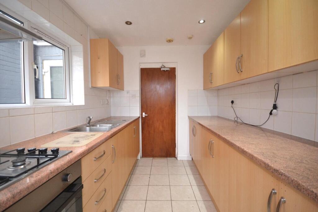 4 bed Mid Terraced House for rent in Woodley. From Hunters - Reading