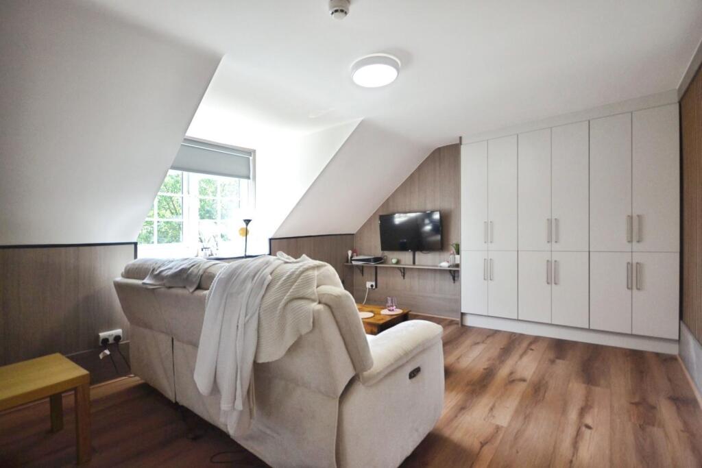 2 bed 1st Floor Flat for rent in Woodley. From Hunters - Reading