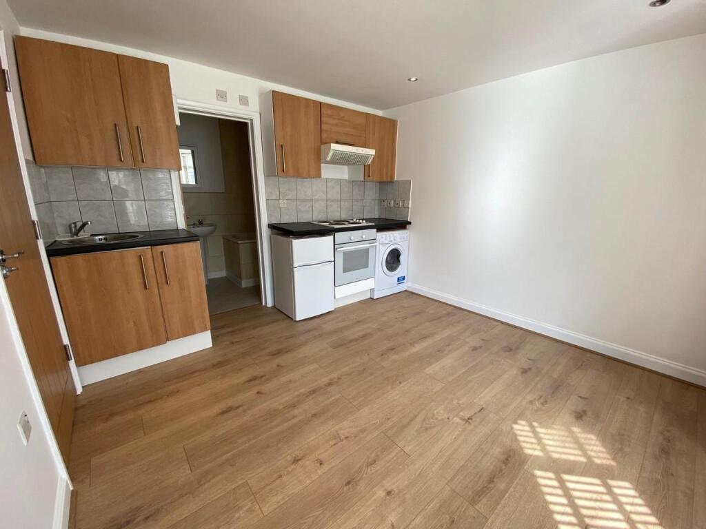 4 bed Studio for rent in Burghfield. From Hunters - Reading 4 bed Studio for rent in Burghfield. From Hunters - Reading