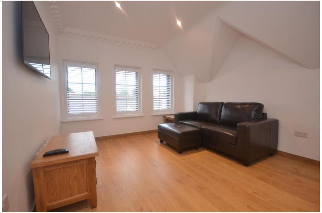 4 bed Studio for rent in Shinfield. From Hunters - Reading