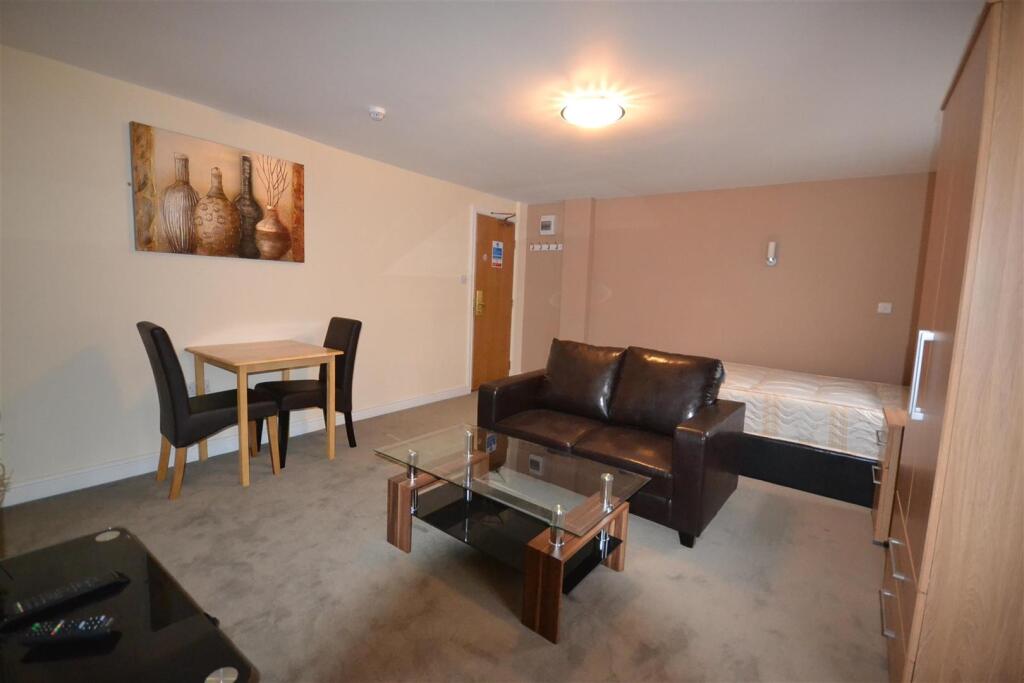4 bed Studio for rent in Reading. From Hunters - Reading
