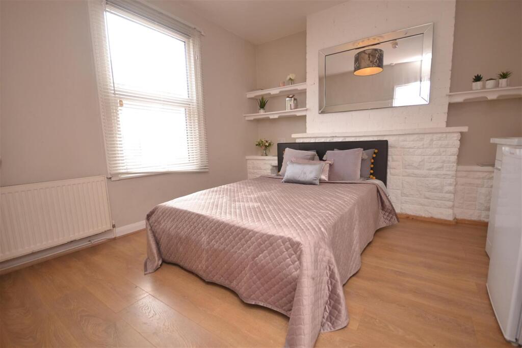 1 bed House Share for rent in Chalkhouse Green. From Hunters - Reading