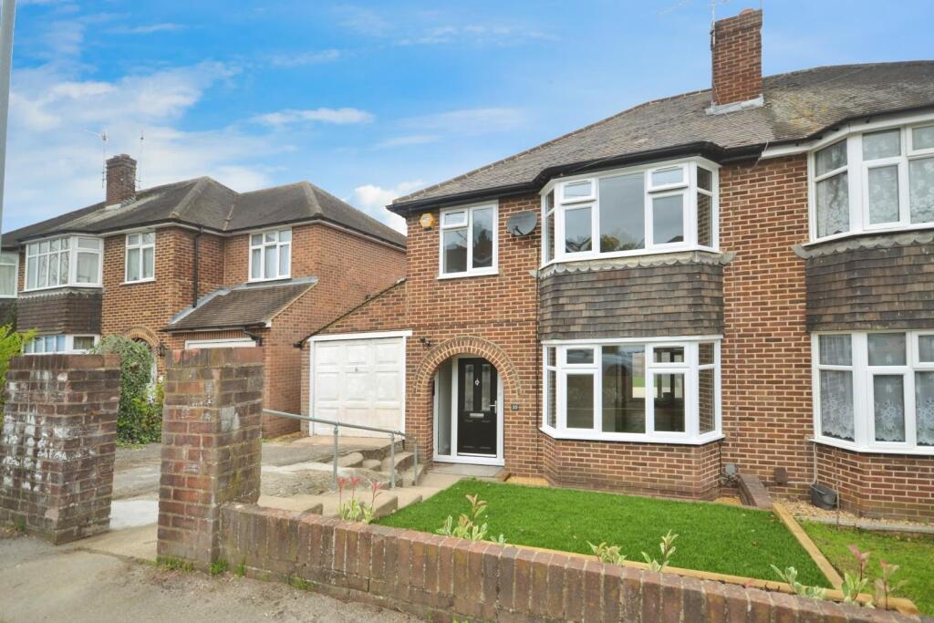 4 bed Detached for rent in Woodley. From Hunters - Reading 4 bed Detached for rent in Woodley. From Hunters - Reading