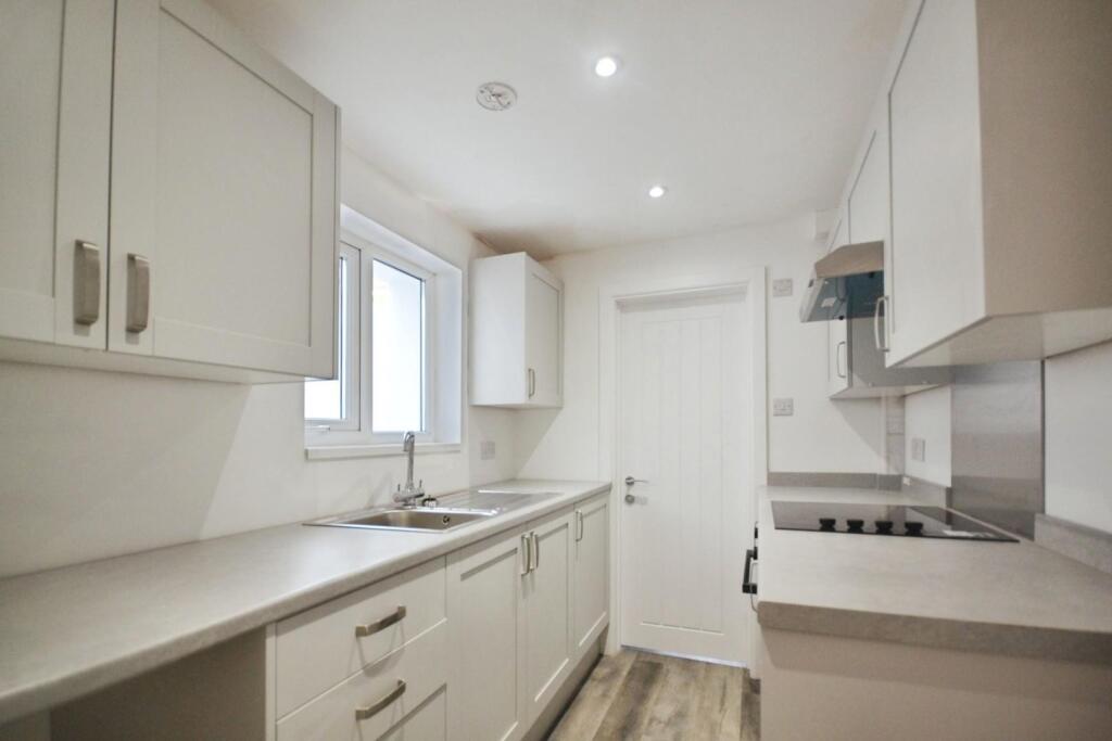 2 bed Mid Terraced House for rent in Reading. From Hunters - Reading