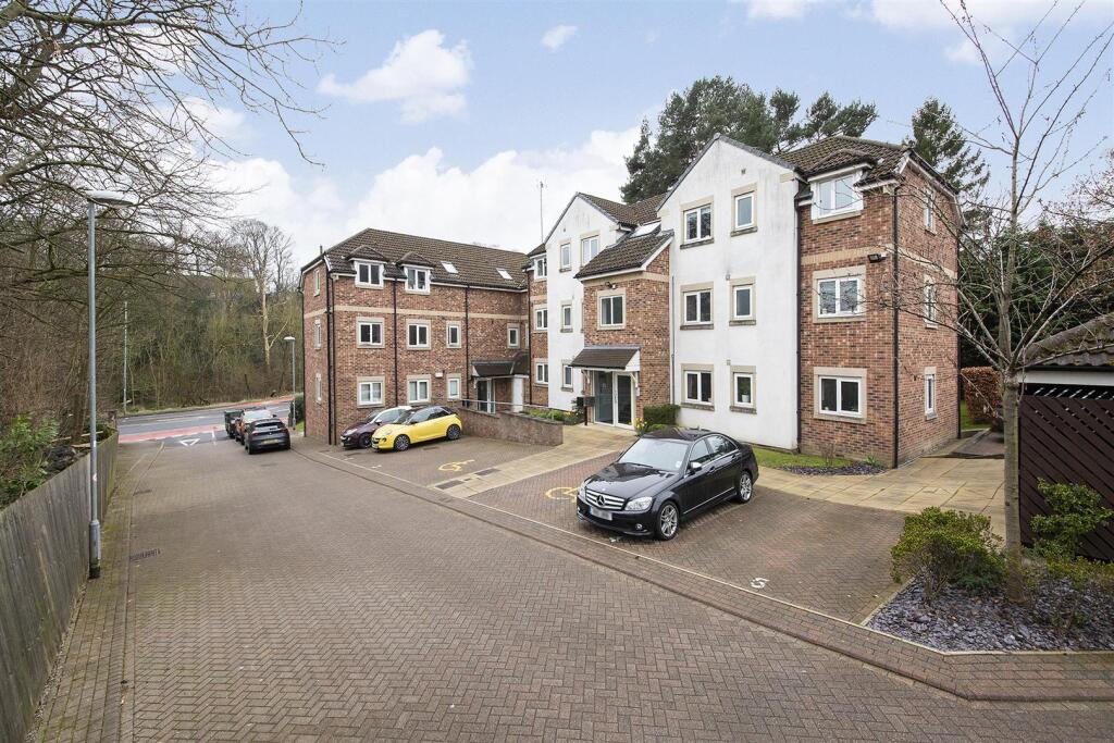 2 bed 1st Floor Flat for rent in Shadwell. From Hunters - Roundhay