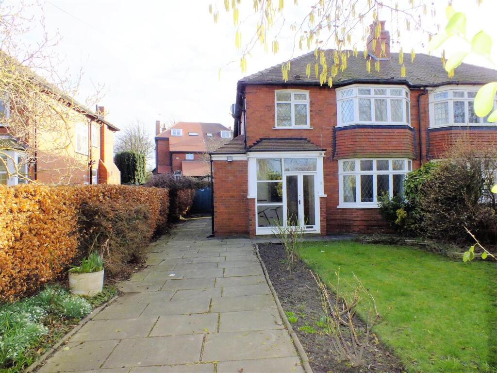 5 bed Semi Detached for rent in Shadwell. From Hunters - Roundhay