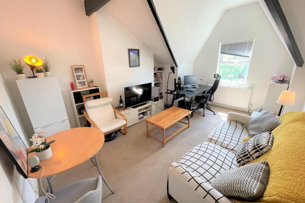 1 bed 1st Floor Flat for rent in Leeds. From Hunters - Roundhay