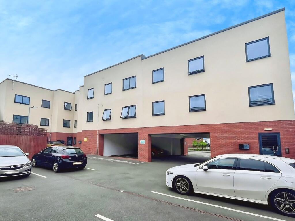 2 bed 1st Floor Flat for rent in Wolverhampton. From Hunters - Sedgley 2 bed 1st Floor Flat for rent in Wolverhampton. From Hunters - Sedgley