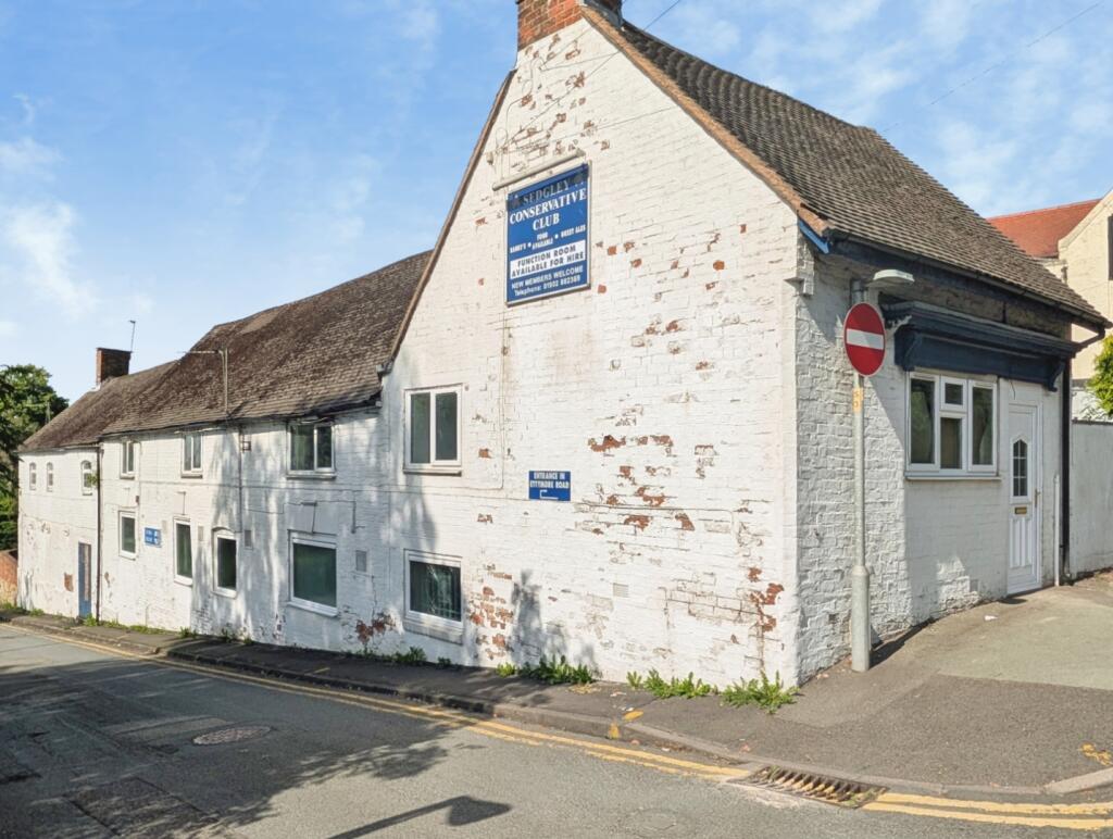 3 bed 1st Floor Flat for rent in Sedgley. From Hunters - Sedgley