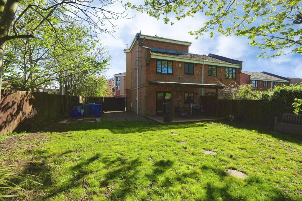 3 bed Town House for rent in Gatley. From Hunters - South Manchester