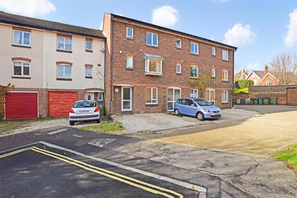 5 bed Detached for rent in Southampton. From Hunters - Southampton