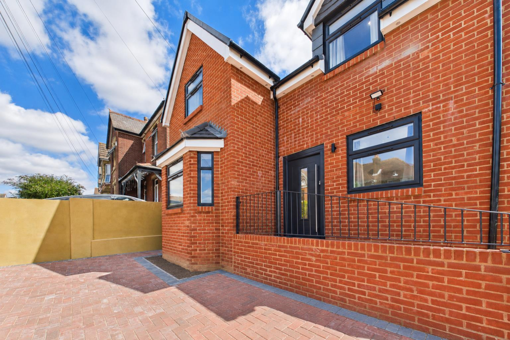 2 bed Detached for rent in Southampton. From Hunters - Southampton
