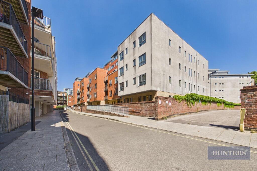 4 bed Studio for rent in Southampton. From Hunters - Southampton 4 bed Studio for rent in Southampton. From Hunters - Southampton